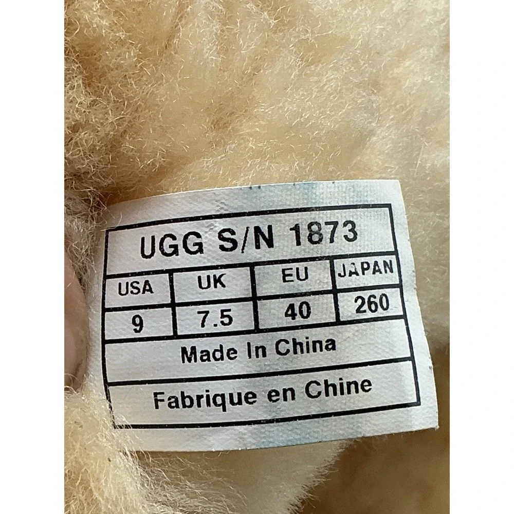 UGG #1873 Bailey Button Triplet Tall Sheepskin Boot Women's Size US 9 Chestnut